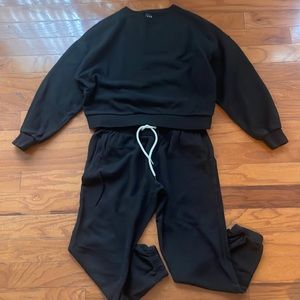 GAP SWEATSHIRT & JOGGERS